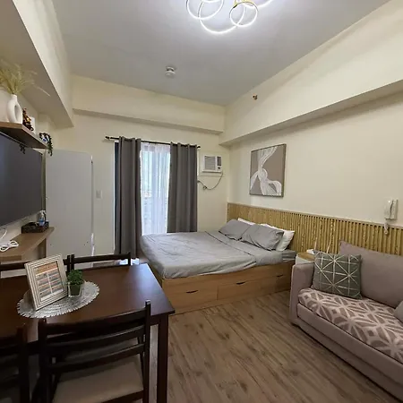 Golf View Studio With Balcony, Wi Fi & Pool Near It Park Cebu