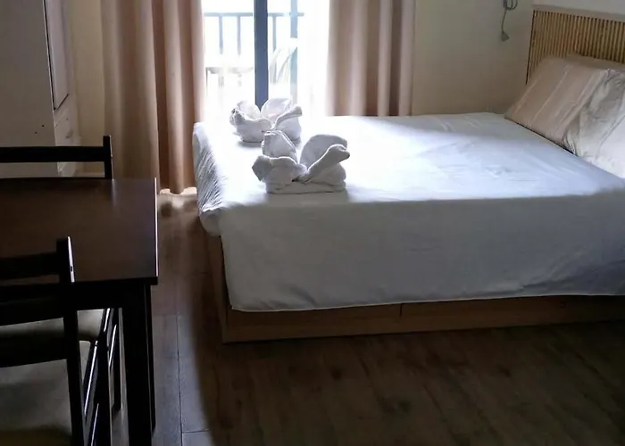 Golf View With Balcony, Wi Fi & Pool Near It Park Cebu